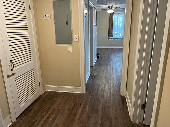 3rd image of 805 Mackinaw St