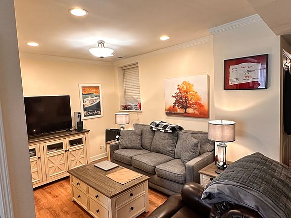 4th image of 3729 N Milwaukee Ave APT G2