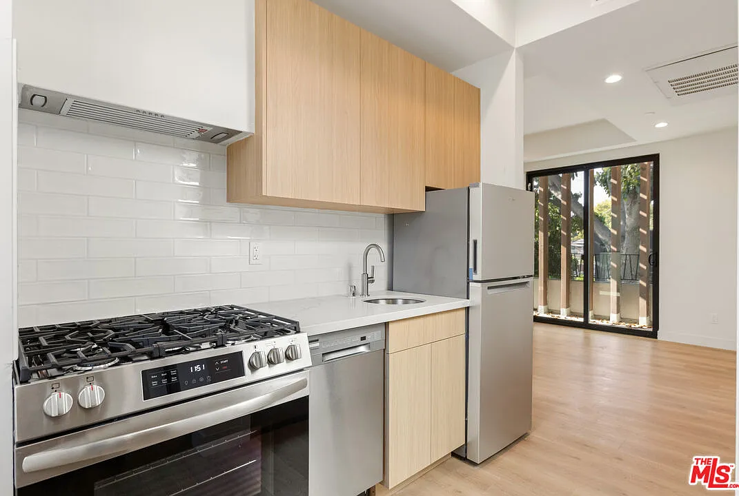 2 bed, 1.0 bath, 500 sqft, $2,745 — Photo 1