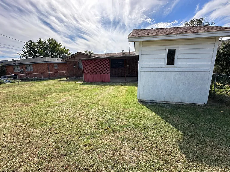 4313 NW Hoover Ave — Photo 20