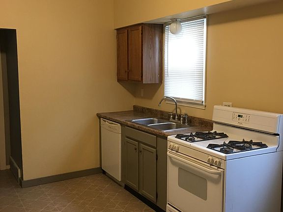 5th image of 222 Travis St NE #1