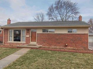 21749 Timberidge St, Saint Clair Shores, MI 48082