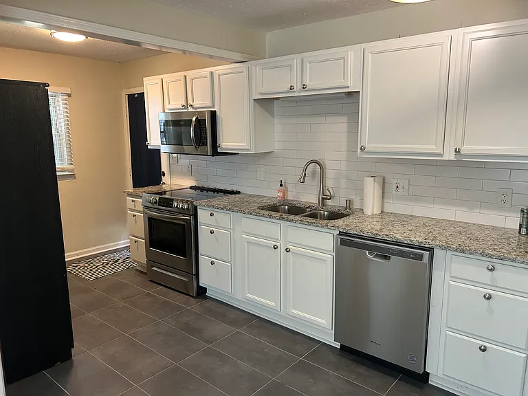 405 E Deckner Ave SW — Photo 8