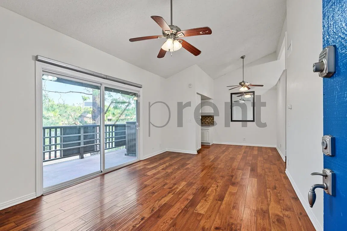 2 bed, 907 sqft, $2,800 — Photo 2