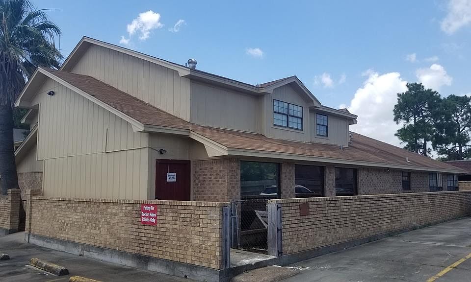 1st image of 3758 Park Plaza Cir