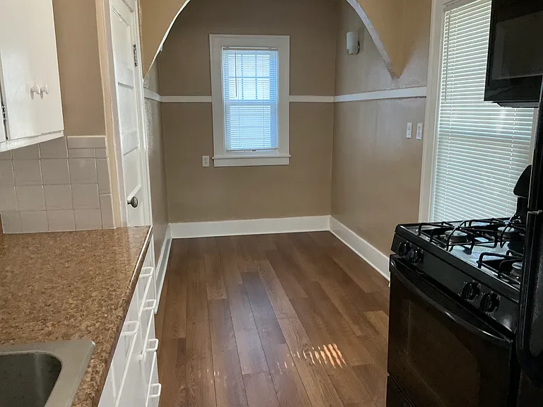 2540 S Alice St — Photo 6