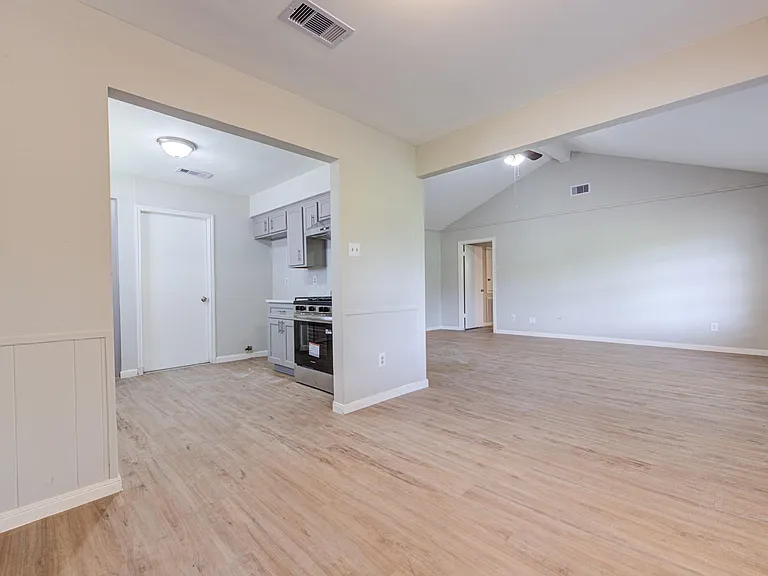 2035 Deerhurst Ln — Photo 6