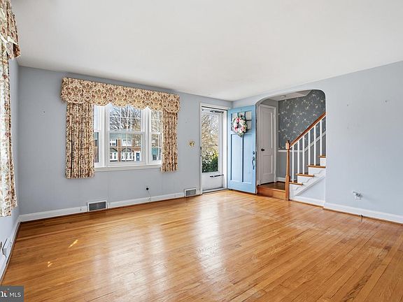 3rd image of 123 Glen Argyle Rd