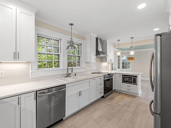 5th image of 201 Augusta St