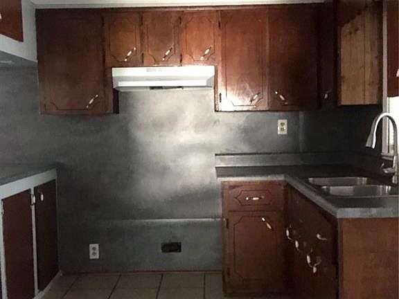 4th image of 2906 Hedge Dr