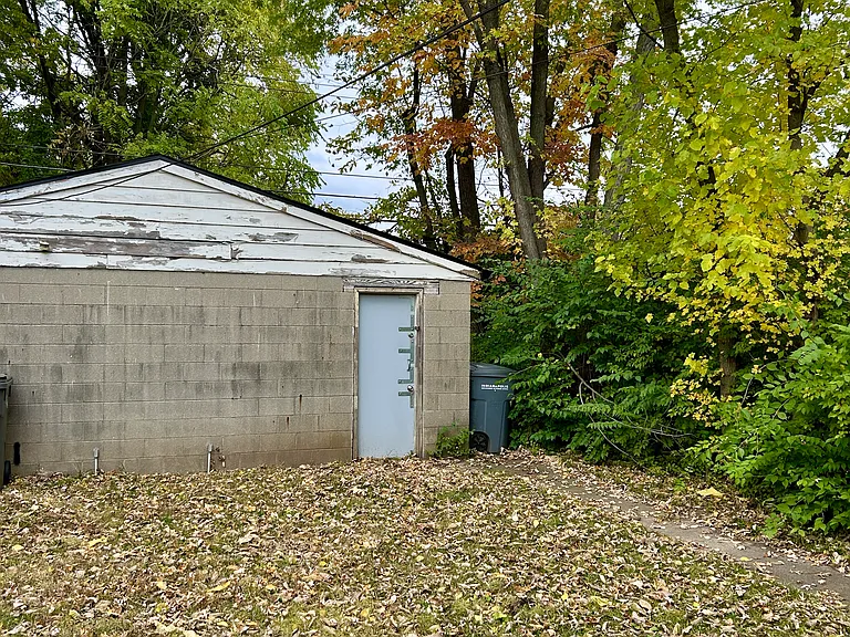 1244 W 30th St — Photo 21