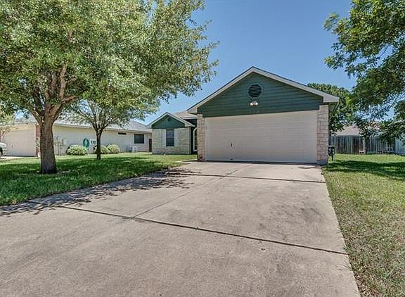 3rd image of 204 Quail Cir
