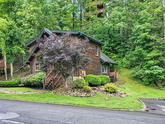 2nd image of 644 Gatlinburg Falls Way