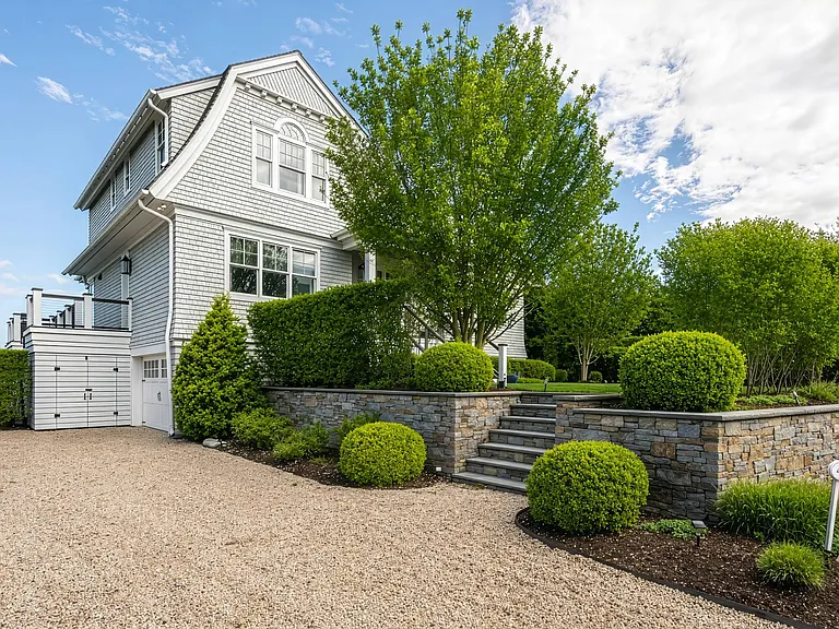 45 Dune Rd — Photo 2