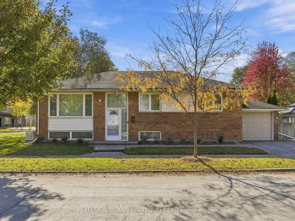 124 Wincott Dr, Toronto, ON M9R 2P6