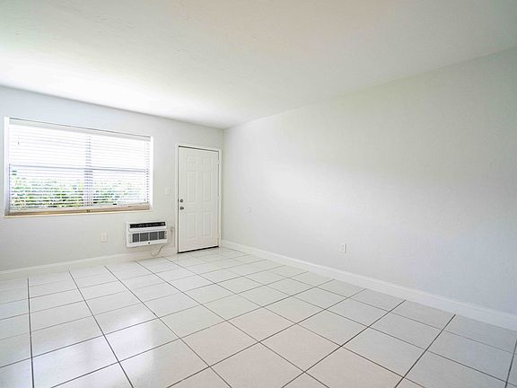 5th image of 7821-7829 Carlyle Ave #4
