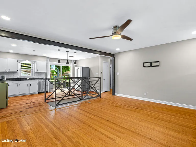 519 Leyton Ave — Photo 12