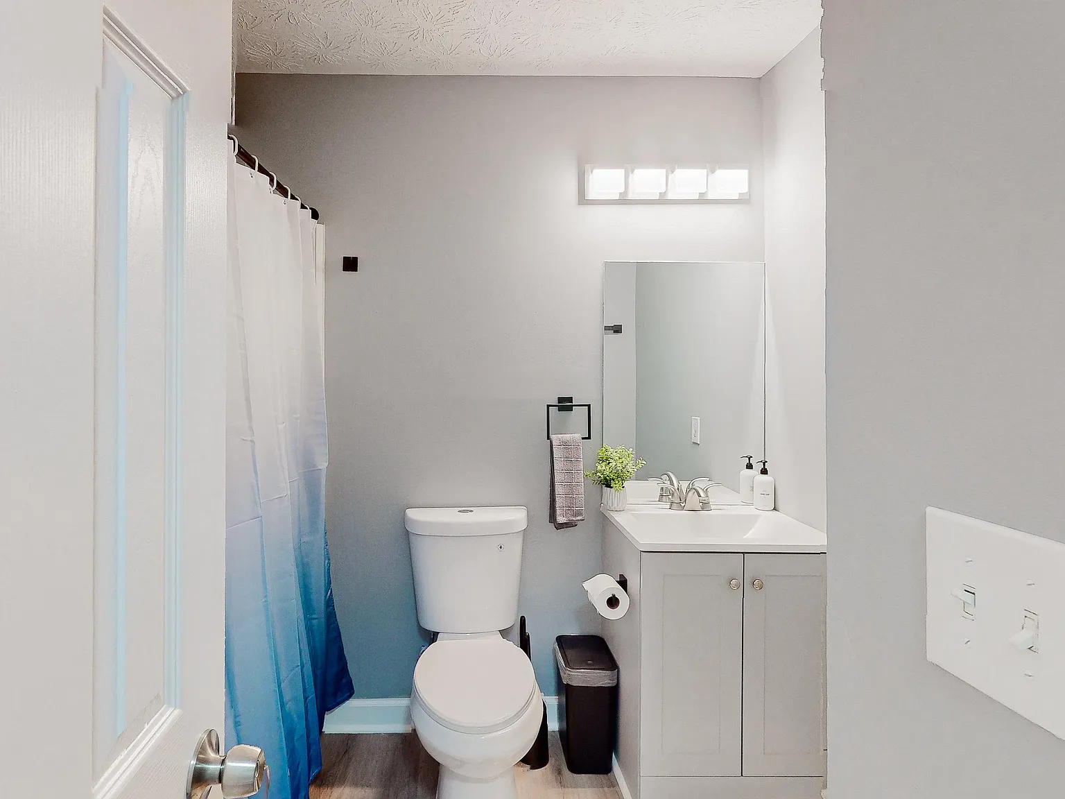 4 bed, 3.0 bath, 2100 sqft, $1,079 — Photo 4