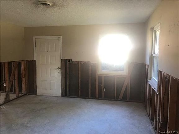 2nd image of 1124 Riverside Dr
