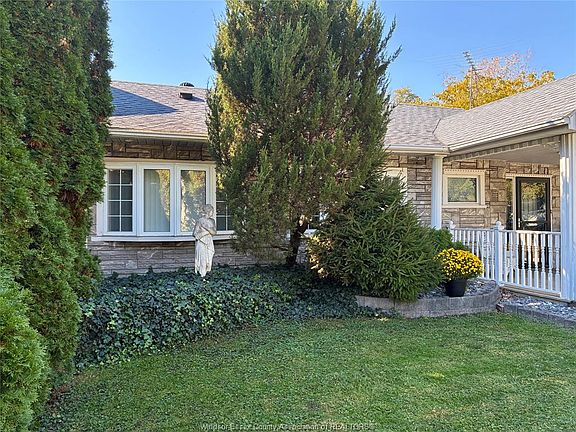 3rd image of 2533 Tourangeau Rd