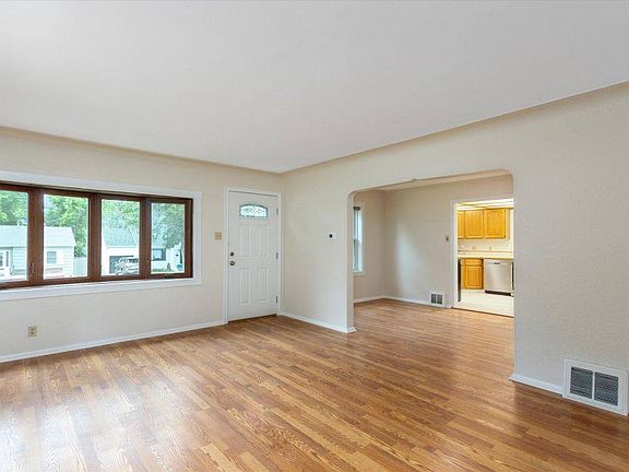 2nd image of 1133 Harvard Ave
