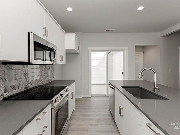 5th image of 2816 N Eagle Meadow Ave