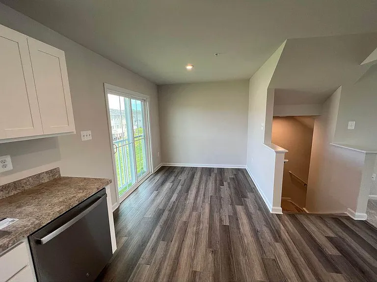 115 Butterfield Ave — Photo 2