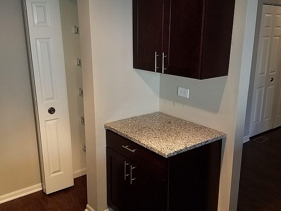 4th image of 708 Superior Ct APT 108