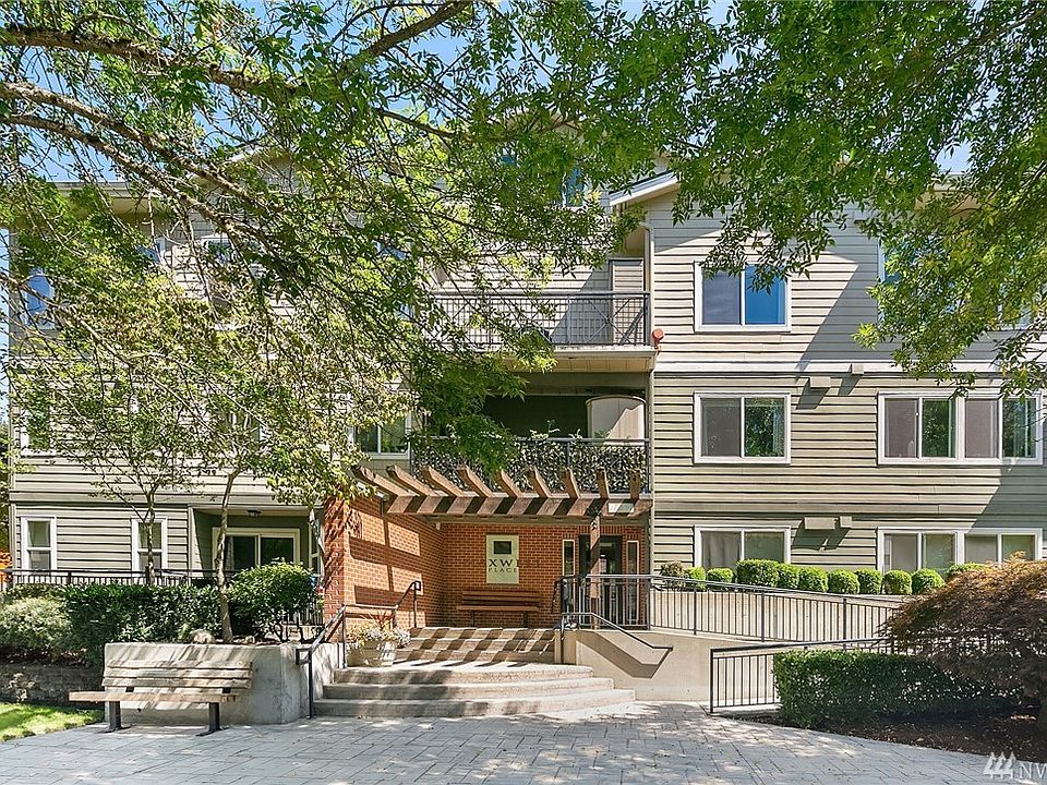 Welcome to Maxwell Place, a boutique condo complex on a beautiful tree lined street in the heart of dt Redmond. EVERYTHING you could want is super close by. 