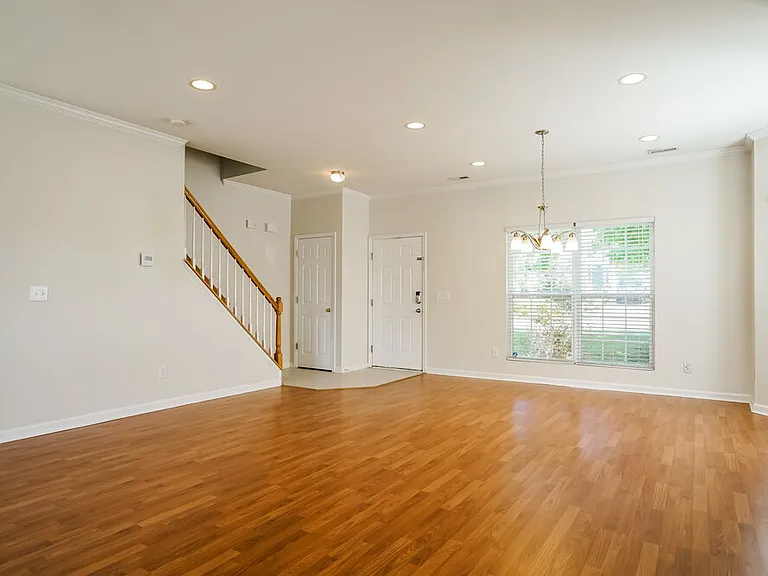 813 Stackhurst Way — Photo 4