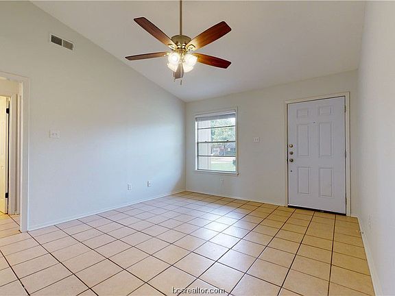 3rd image of 3327 Lodgepole Cir