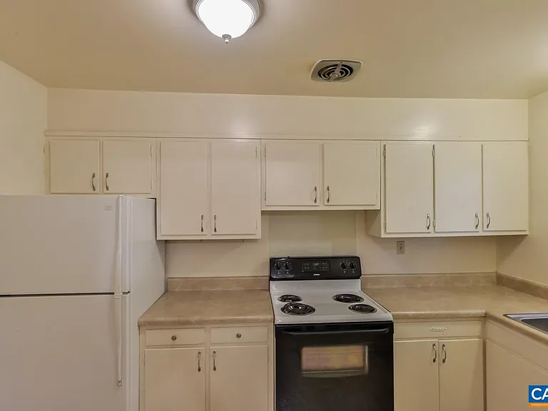 1227 Park St #5 — Photo 6