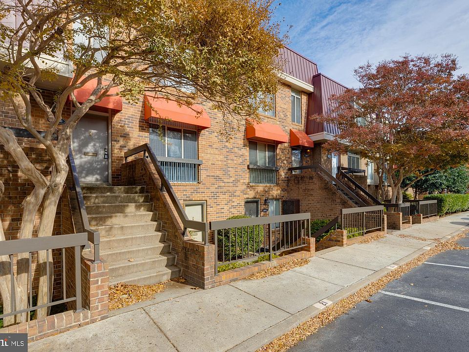 1st image of 622 15th St S #2