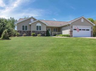 8673 Sun Bay Ct, Williamsburg, MI