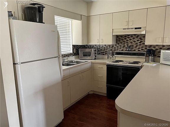 4th image of 178 SE Village Dr #178
