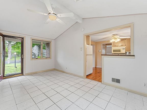5th image of 76 Fenway Dr