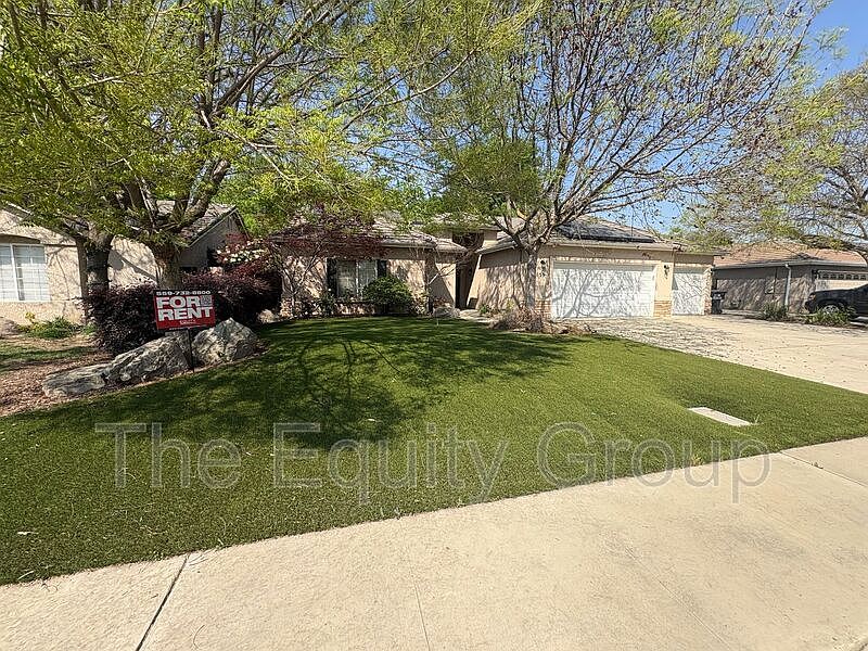 1st image of 2650 W Oakridge Ave