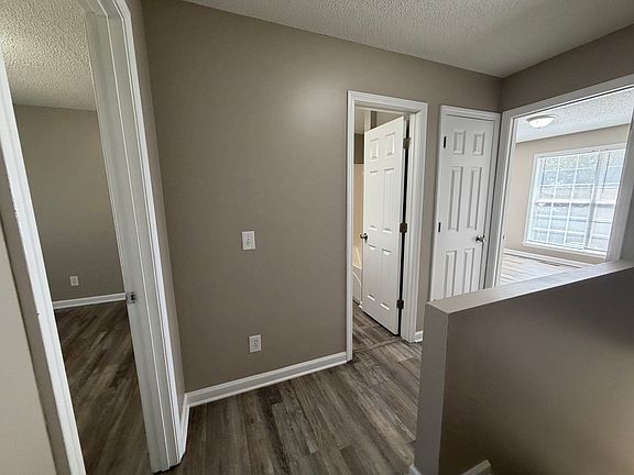 5th image of 315 Pinehill Dr #2