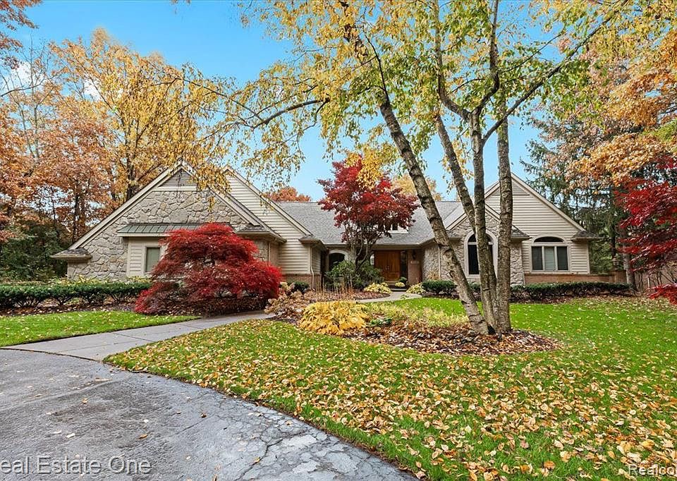 9235 Lakebluff Dr, Clarkston, MI 48348 Zillow
