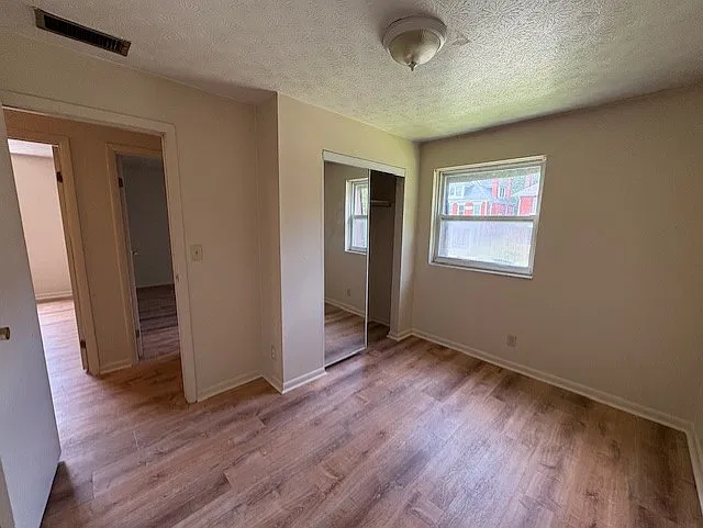 3 bed, 1100 sqft, $1,900 — Photo 3