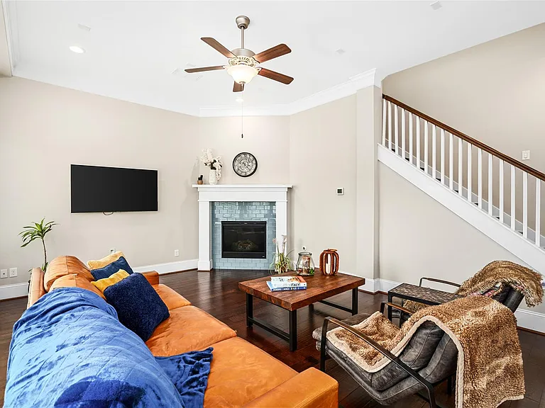 1407 Devonshire Manor Ln — Photo 14