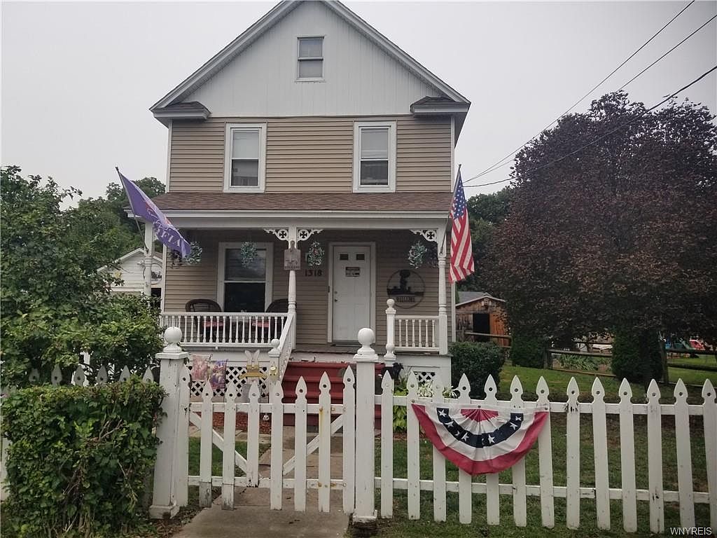 1318 S Main St Medina Ny Mls B Zillow