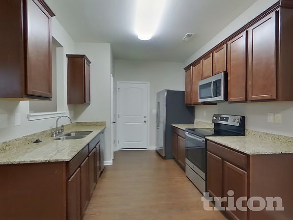 5th image of 2808 Saint George Ln