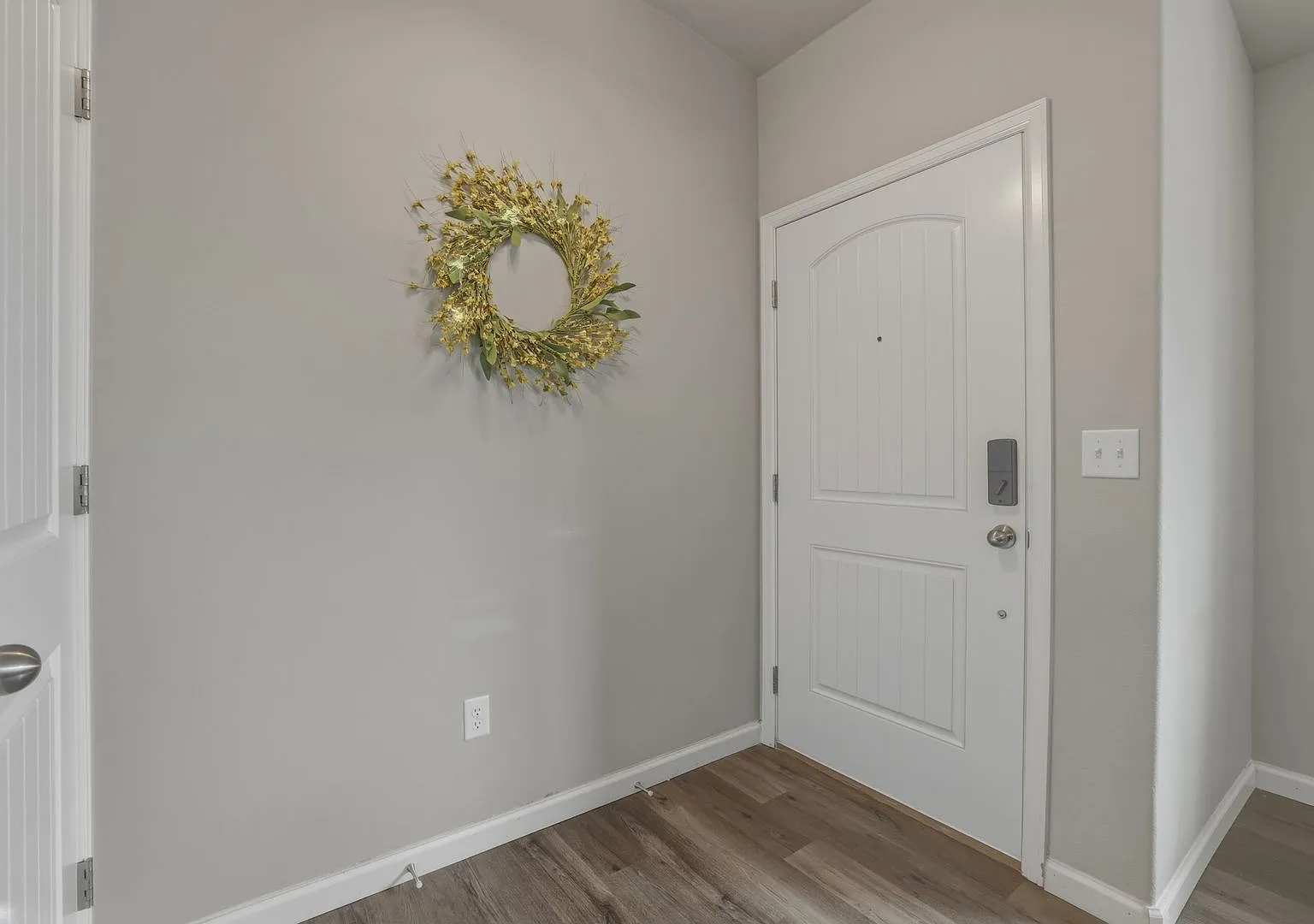 3 Bedroom Home Near Ft Carson with Furnished and Unfurnished options!! — Photo 3