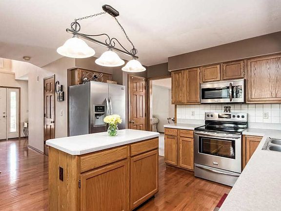 3rd image of 393 Whitaker Ave S