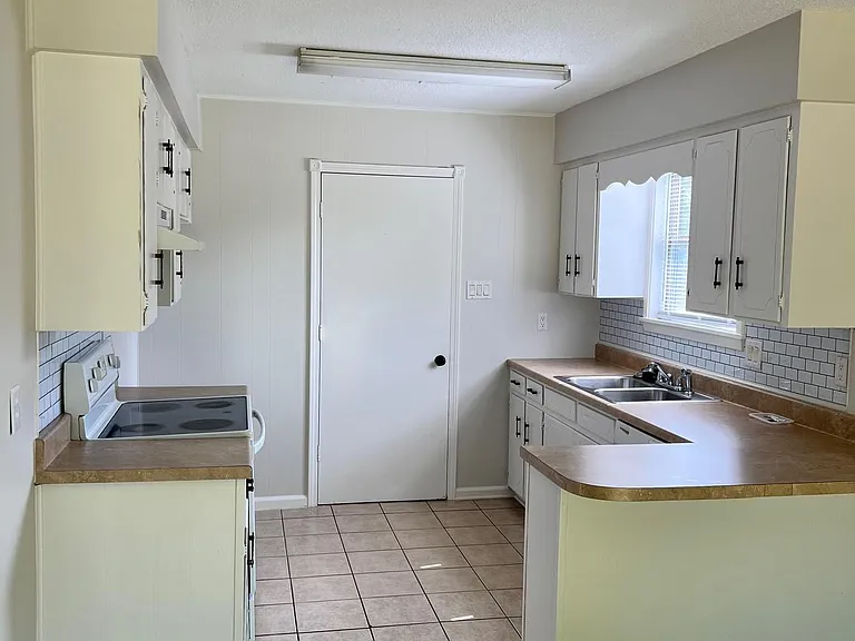 4 Hawthorne Dr — Photo 4