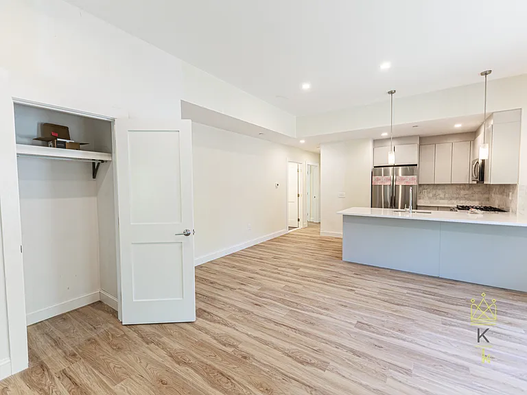 460 Washington St #1 — Photo 4