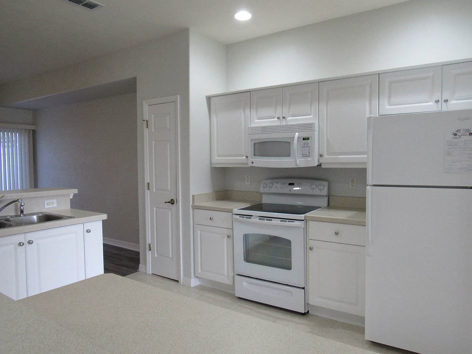 Venetian Bay - Spacious 2 Bed, 2.5 Bath, Townhome Parkside South — Photo 4