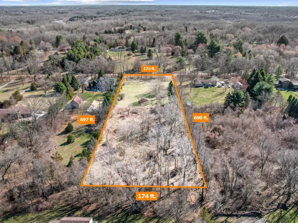 1480 Old Plank Rd, Milford, MI 48381