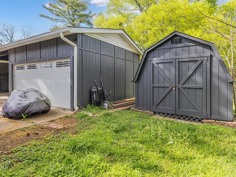 3008 Windemere Cir — Photo 37